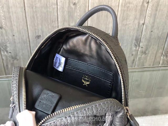 MCM雙肩背包 原單 超mini Stark經典女背包 側邊點綴鉚釘 MCM後背包 時尚迷人單品  mdmc1087